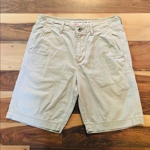American Eagle classic fit men’s khaki shorts
